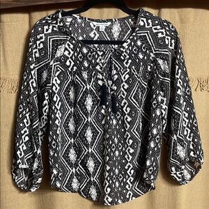 American Eagle Outfitters Black and White Graphic Tie Front Blouse